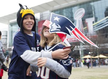 En los prolegómenos del partido esta joven aficionada de los Patriots no se atreve ni a mirar.