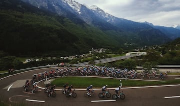 El pelotón durante la 20ª etapa del Giro de Italia.