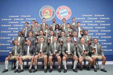 El Bayern presenta su vestimenta para el Oktoberfest