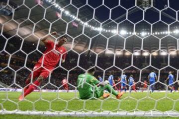 Bacca hizo este golazo que representó el 2-1 para el Sevilla.