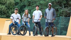 Varo Hern&aacute;ndez, Teresa Fern&aacute;ndez-Miranda, Sergio Layos y Courage Adams en el Club Eurocamp (Tossa de Mar, Girona), con el bosque al fondo. 