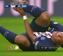 Duele con solo mirarla: la impactante patada que dejó llorando a Mbappé