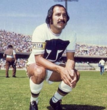 Fue un legendario jugador de los Pumas en la década de los 70. Hacía pareja con Miguel Mejía Barón y debido a su forma de jugar le apodaron el ‘Suavecito’.