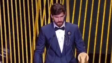 Alisson estrena el Premio Yashin