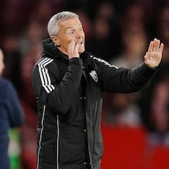 Escribá: “Querría estar en Valencia como mi familia, quitando barro y ayudando"