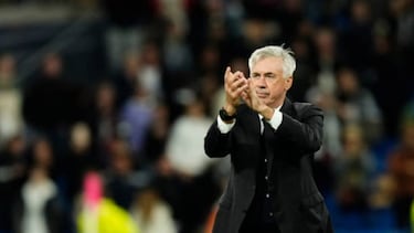Carlo Ancelotti head coach of Real Madrid celebrates victory after the La Liga Santander match between Real Madrid CF and Sevilla FC at Estadio Santiago Bernabeu on October 22, 2022 in Madrid, Spain. (Photo by Jose Breton/Pics Action/NurPhoto via Getty Images)