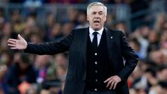 Soccer Football - LaLiga - FC Barcelona v Real Madrid - Camp Nou, Barcelona, Spain - March 19, 2023 Real Madrid coach Carlo Ancelotti reacts REUTERS/Juan Medina