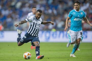 Luego de su primera etapa con Rayados de Monterrey fue a probar suerte en el futbol de España con el Valencia.