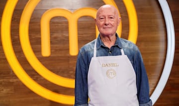 Abuelo de Henar, la joven que qued車 tercera clasificada en 'MasterChef Junior 8' y que encadil車 a la audiencia por su simpat赤a y su car芍cter extrovertido. Daniel, antes de jubilarse, trabaj車 en un restaurante de barrio que daba men迆s del d赤a a un precio muy econ車mico y su especialidad es el rabo de toro.