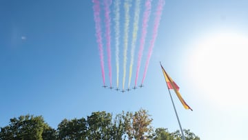 Los colores del la bandera de España por la Patrulla del Águila durante el desfile del 12 de octubre 'Día de la Fiesta Nacional'.