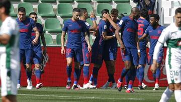 Los jugadores del Atl&eacute;tico celebran el gol de Llorente al Elche.