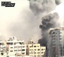 El momento en que el ataque aéreo israelí destruye y reduce el edificio de Al Jazeera en Gaza