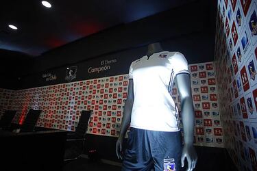Colo Colo presenta la camiseta para el 2018 en el Monumental