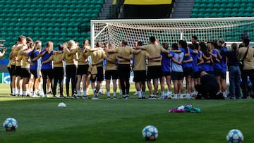 LISBOA (PORTUGAL), 23/05/2025.- Las jugadoras del FC Barcelona durante el entrenamiento de este viernes en Lisboa (Portugal) para disputar mañana, sábado, la final de la Liga de Campeones femenina contra el Arsenal. EFE/ Toni Albir
