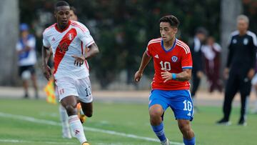 Futbol, Peru vs Chile.
Torneo preolimpico Sudamericano sub 23.
El jugador de Chile Lucas Assadi juega el balon contra Peru durante el partido de primera fase grupo B del Torneo preolimpico Sudamericano sub 23 realizado en el estadio Polideportivo Misael Delgado .
Valencia, Venezuela.
21/01/2024
Jesus Vargas/Photosport
Football, Peru vs Chile.
Pre-Olympic tournament Sudamericano sub 23 .
Chile’s player Lucas Assadi play the ball against Peru during Pre-Olympic tournament Sudamericano sub 23 for group B at Polideportivo Misael Delgado stadium.
Valencia, Venezuela.
21/02/2024
Jesus Vargas/Photosport