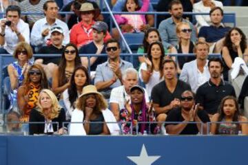 La final femenina entre Serena Williams y Victoria Azarenka, también contó con la presencia de muchos famosos. En la imagen la familia de Serena, Ricky Martin, Eva Longoria y Anna Wintour.