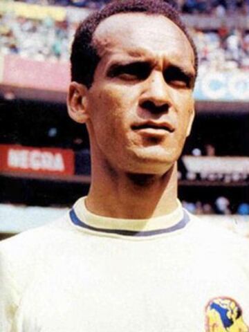 Salió del Corinthians y llegó a México en 1961. Zague, también conocido como 'El Lobo Solitario', marcó 102 goles para las Águilas y se aseguró un título de goleo en la temporada 65-66.