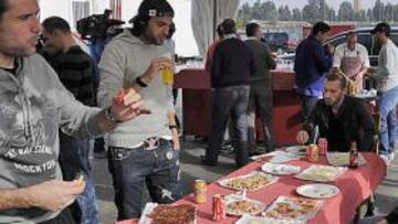 <b>TODOS A UNA. </b>La plantilla, el cuerpo técnico y el Consejó celebró ayer una comida de hermandad.