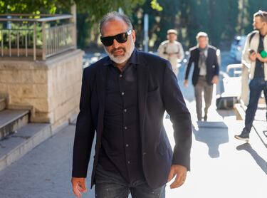 Francisco Rufete, exfutbolista internacional y entrenador español, en el tanatorio de Valencia para despedir a José Manuel Ochotorena.
