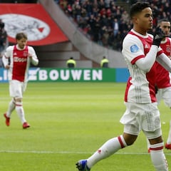 Van der Sar urges Justin Kluivert to continue Ajax development