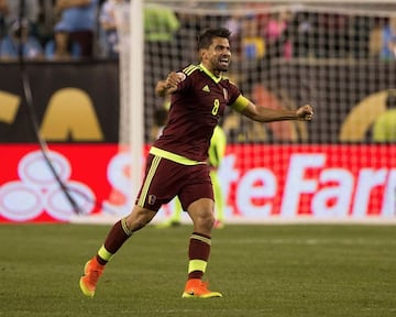 El capitán de la Vinotinto se convirtió en 2017 en el primer venezolano en jugar con la Juventus de Italia. El mediocampista ha tenido buenas actuaciones en la liga venezolana y luego con el Hamburgo de Alemania y el Genoa de la Serie A. Con la selección acumula un total de 82 apariciones.