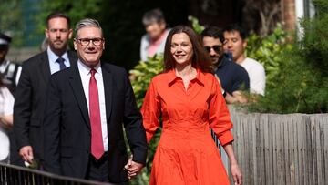 Britain's opposition Labour Party leader Keir Starmer and his wife Victoria Starmer walk outside a polling station during the general election in London, Britain, July 4, 2024. REUTERS/Claudia Greco