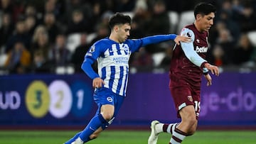 Brighton's English midfielder #14 Adam Lallana (L) fights for the ball with West Ham United's Mexican midfielder #19 Edson Alvarez during the English Premier League football match between West Ham United and Brighton and Hove Albion at the London Stadium, in London, on January 2, 2024. (Photo by Ben Stansall / AFP) / RESTRICTED TO EDITORIAL USE. No use with unauthorized audio, video, data, fixture lists, club/league logos or 'live' services. Online in-match use limited to 120 images. An additional 40 images may be used in extra time. No video emulation. Social media in-match use limited to 120 images. An additional 40 images may be used in extra time. No use in betting publications, games or single club/league/player publications. /