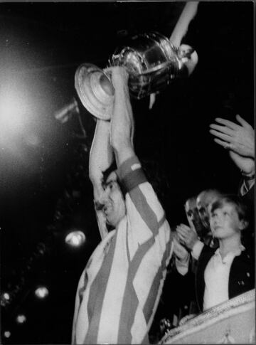 En 1976 Gárate consiguió su segunda Copa del Generalísmo (la anterior fue en 1972), que le fue entregada de manos del Rey Juan Carlos I.
  