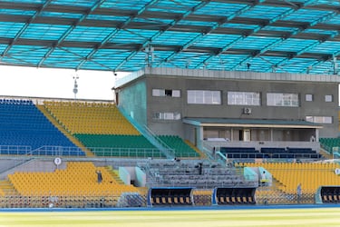 Puesta a punto del Estadio Central del FC Kairat Almaty.