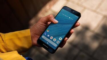 Un extrabajador de Google confiesa el truco para romper para siempre con los teléfonos móviles: " Mueve todos tus iconos"