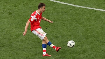 MOSCOW, RUSSIA - JUNE 14: Aleksandr Golovin of Russia scores his sides fifth goal from a free kick during the 2018 FIFA World Cup Russia Group A match between Russia and Saudi Arabia at Luzhniki Stadium on June 14, 2018 in Moscow, Russia. (Photo by Cliv