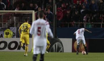 1-0. Iborra anotó el primer tanto con un pase de Bacca.