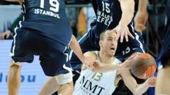 El Madrid toma Estambul tras remontar 17 puntos