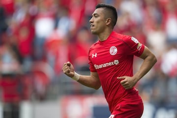 El delantero colombiano Fernando Uribe con tres goles es el que ha marcado más goles de los escarlatas.