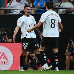 El centro del campo del Valencia está bien cubierto