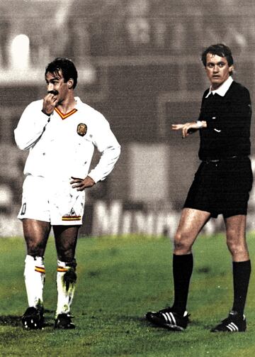 Otro miembro de 'La Quinta del Buitre' que acudió a una fase final de la Eurocopa. Como la mayoría de sus compañeros, fue a la de Alemania-1988. Participó en los tres encuentros de la primera fase: Dinamarca, Italia y la anfitriona del torneo, Alemania. No marcó. Con el Madrid debutó en Murcia (con Sanchís) en 1983. Se marcharía al Torino en 1990, para volver en octubre de 1992. Volvería a marcharse en 1995, rumbo al Deportivo de La Coruña.