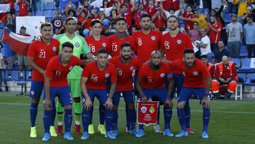 ******COBERTURA ESPECIAL, DISPONIBLE SOLO PARA CLIENTES ESPECIALMENTE ABONADOS*******
 Futbol, Chile vs Guinea
 El equipo de la seleccion chilena posa para los fotografos antes del partido amistoso contra Guinea disputado en el estadio Jose Rico Perez de Alicante, Espana.
 15/10/2019
 Andres Pina/Photosport
 
 Football, Chile vs Guinea
 Chile&#039;s team pose for photographers prior to the friendly match against Guinea held at the Jose Rico Perez stadium in Alicante, Spain.
 15/10/2019
 Andres Pina/Photosport