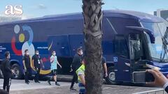 Messi, el gran reclamo de la gente en el hotel de Argentina