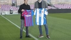 Xavi Hernández y Vicente Moreno en el  Camp Nou.