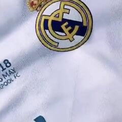 La hija de Hierro muestra la camiseta del Madrid para Kiev