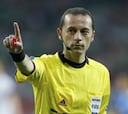 Pita el turco Cuney Çakir, un árbitro que es poco enérgico