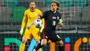 Luka Modric, internacional del Real Madrid, en el Eslovenia-Croacia de clasificación para el Mundial de Qatar 2022.