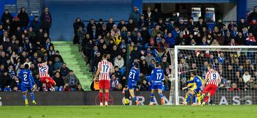Autogol de Domingos Duarte tras un centro de Raspadori en dirección a Griezmann que desvió el defensa sin querer a su propia portería. 
 
 
