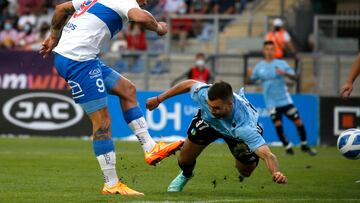 Futbol, O'Higgins vs Universidad Catolica.
Fecha 7, campeonato Nacional 2022.
El jugador de Universidad Catolica Fernando Zampedri, izquierda, marca su gol contra O'Higgins durante el partido de primera division disputado en el estadio El Teniente de Rancagua, Chile.
19/03/2022
Andres Pina/Photosport
Footbball, O'Higgins vs Universidad Catolica.
7th date, 2022 National Championship.
Universidad Catolica's player Fernando Zampedri, left, scores against O'Higgins during the first division match held at the El Teniente stadium in Rancagua, Chile.
19/03/2022
Andres Pina/Photosport
