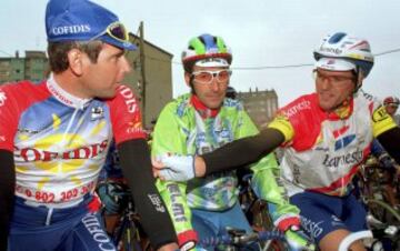 Rominger, Escartín y Olano durante la Vuelta a Asturias de 1997 en la que Fernando acabó tercero. 
 
