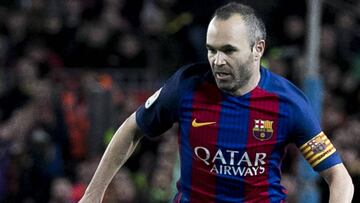 Andr&eacute;s Iniesta se retir&oacute; en el descanso del Real Sociedad - Barcelona de Copa por molestias f&iacute;sicas.