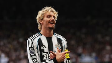 Soccer Football - Premier League - Newcastle United v Wolverhampton Wanderers - St James' Park, Newcastle, Britain - September 13, 2025 Newcastle United's Nick Woltemade celebrates scoring their first goal REUTERS/Scott Heppell EDITORIAL USE ONLY. NO USE WITH UNAUTHORIZED AUDIO, VIDEO, DATA, FIXTURE LISTS, CLUB/LEAGUE LOGOS OR 'LIVE' SERVICES. ONLINE IN-MATCH USE LIMITED TO 120 IMAGES, NO VIDEO EMULATION. NO USE IN BETTING, GAMES OR SINGLE CLUB/LEAGUE/PLAYER PUBLICATIONS. PLEASE CONTACT YOUR ACCOUNT REPRESENTATIVE FOR FURTHER DETAILS..