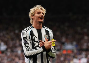 Woltemade se come a Isak