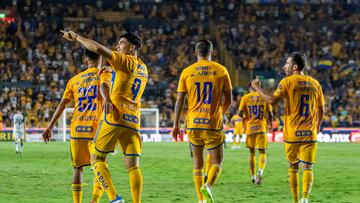 Nico Ibañez levanta la mano para jugar en el Tri
