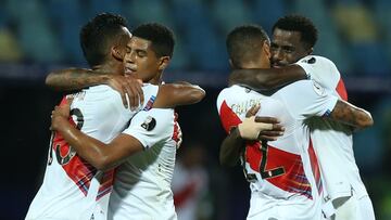 GOIANIA, BRAZIL - JUNE 20: Renato Tapia of Peru celebrates with teammates after winning a group B match between Colombia and Peru as part of Copa America Brazil 2021 at Estadio Olimpico on June 20, 2021 in Goiania, Brazil. (Photo by Alexandre Schneider/Ge